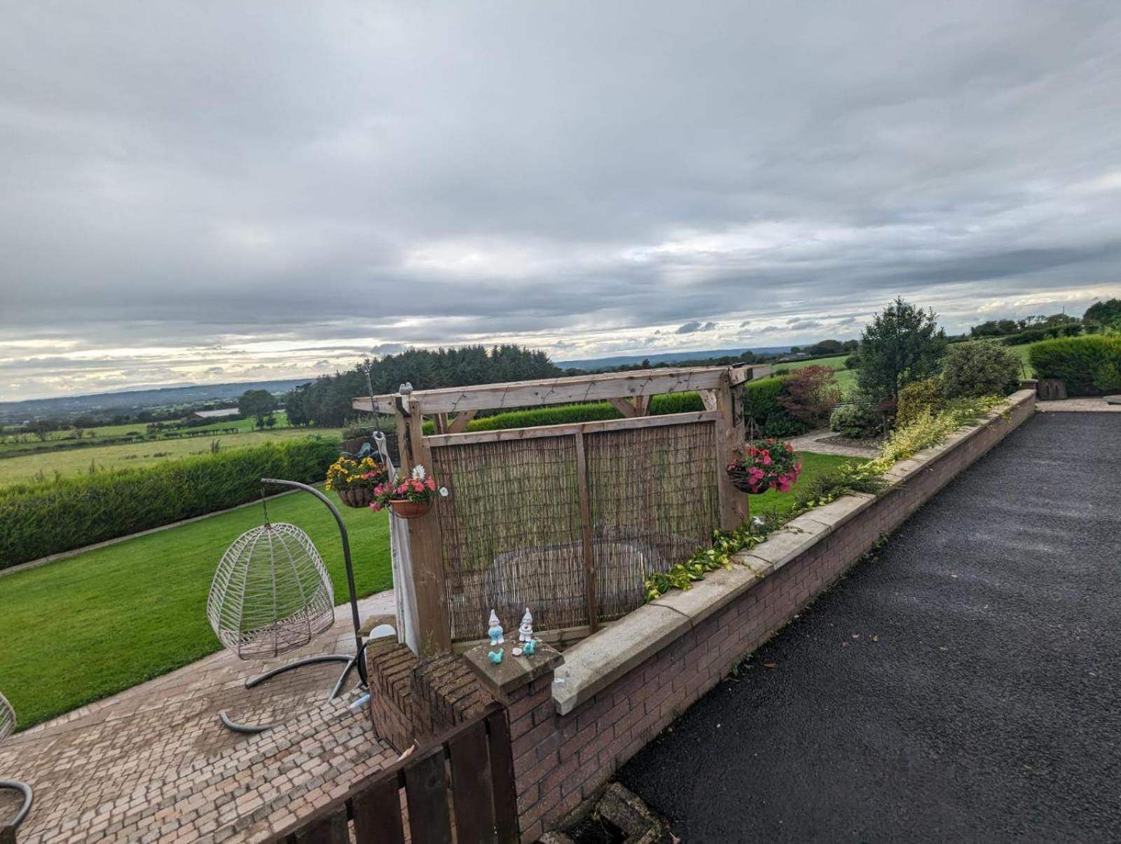 Antrim Heights Bnb Exterior photo